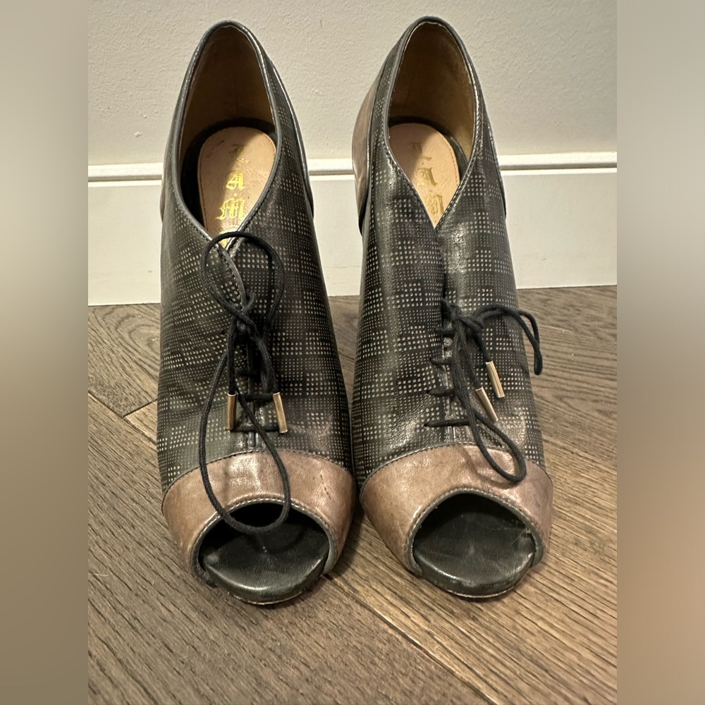 Lamb 7.5 high heel lace front shoes